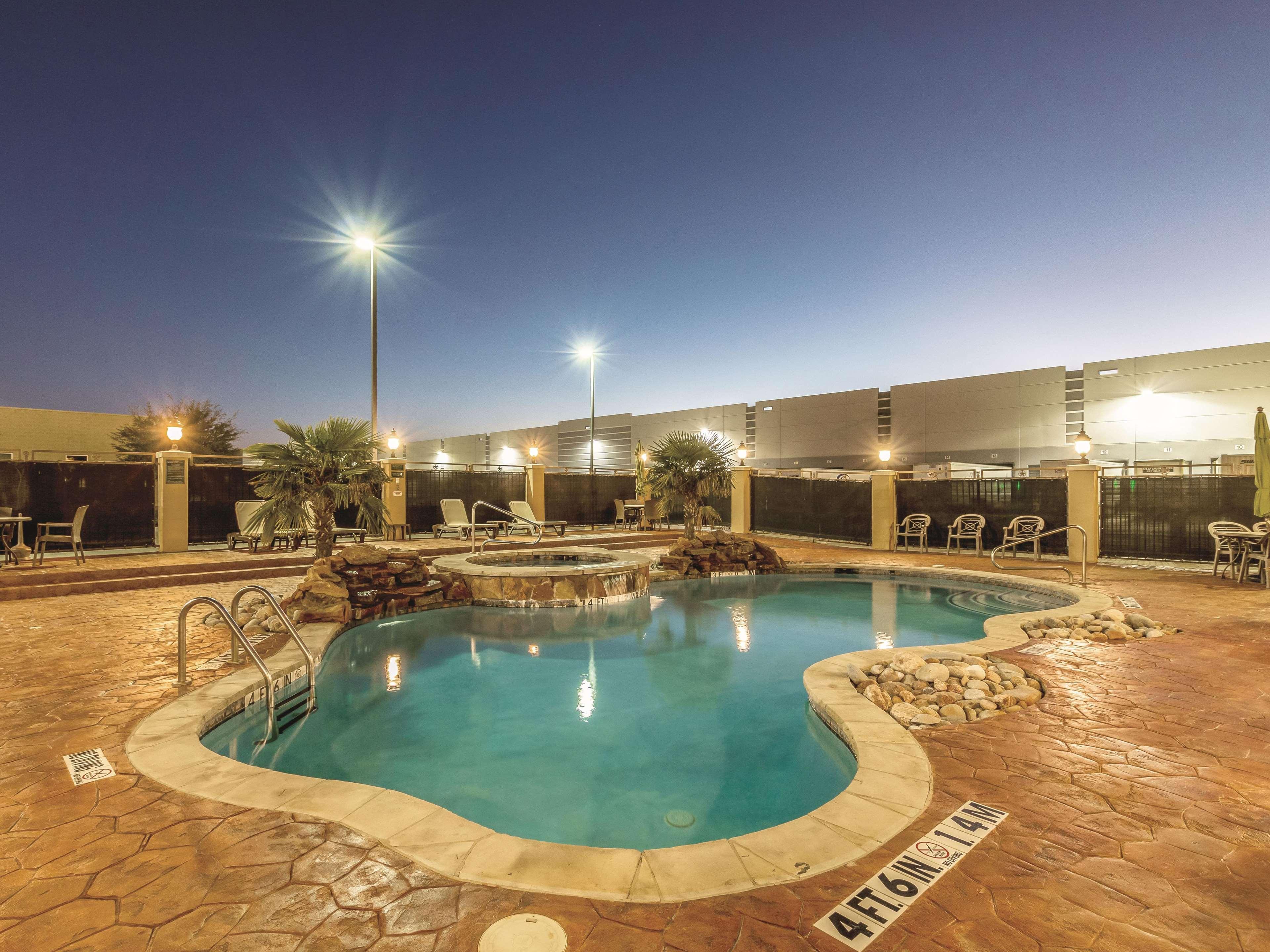 La Quinta By Wyndham Dallas Grand Prairie South Hotel Екстериор снимка